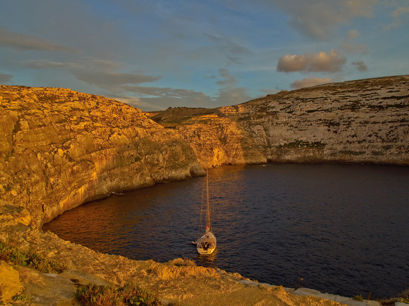 Dwejra Bay, Inland
        Cove
